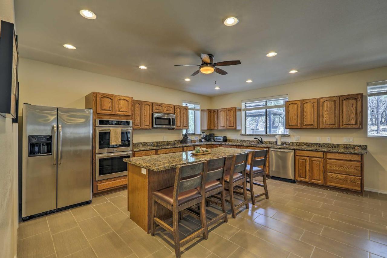 Spacious Pinetop-Lakeside Home With Hot Tub And Grill! Exterior photo