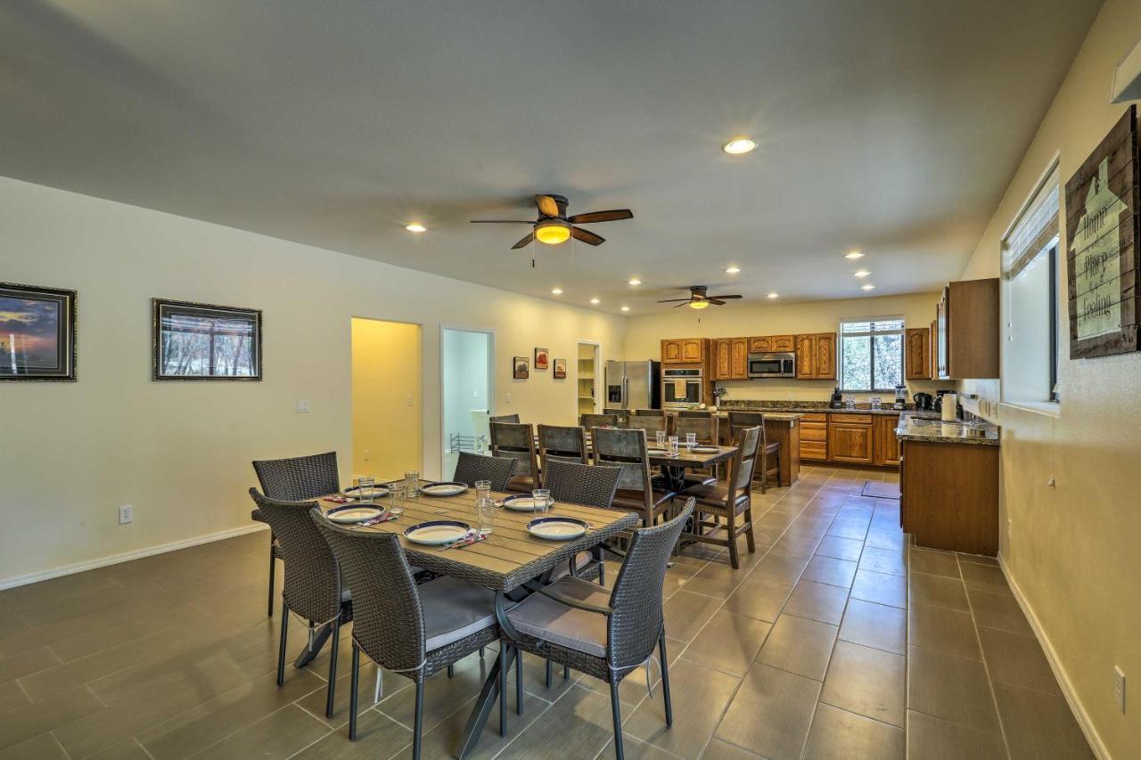 Spacious Pinetop-Lakeside Home With Hot Tub And Grill! Exterior photo