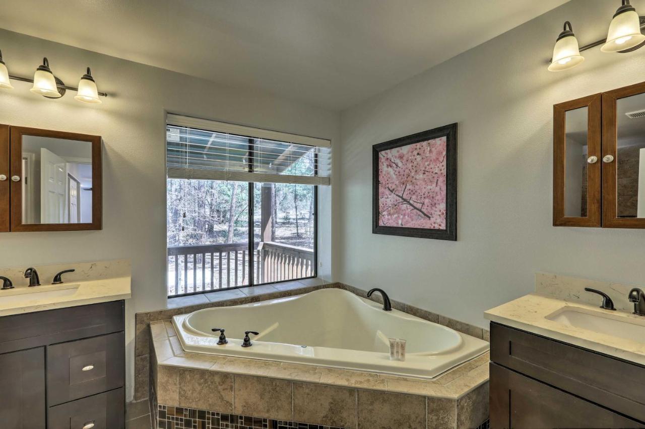 Spacious Pinetop-Lakeside Home With Hot Tub And Grill! Exterior photo