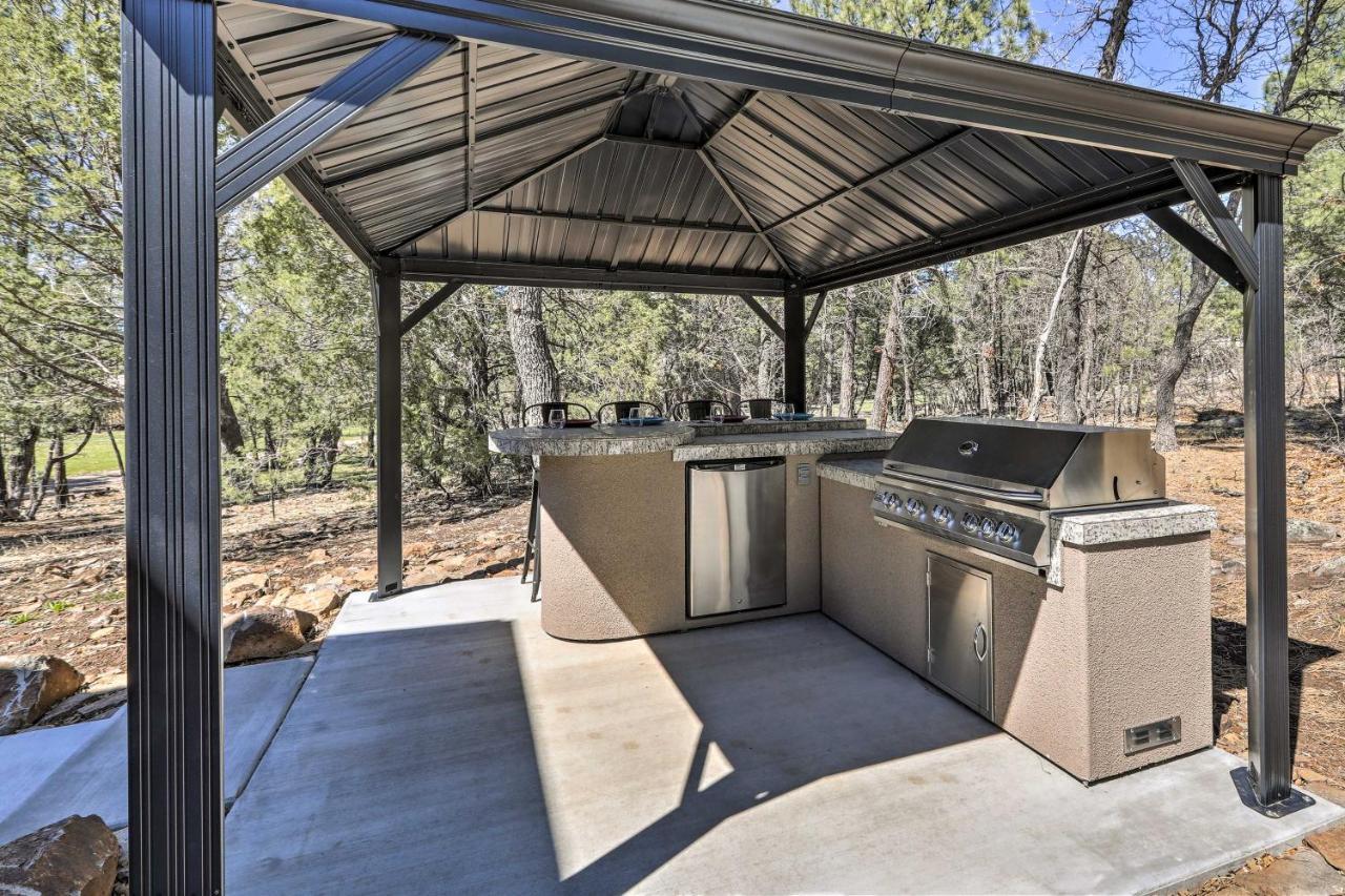 Spacious Pinetop-Lakeside Home With Hot Tub And Grill! Exterior photo