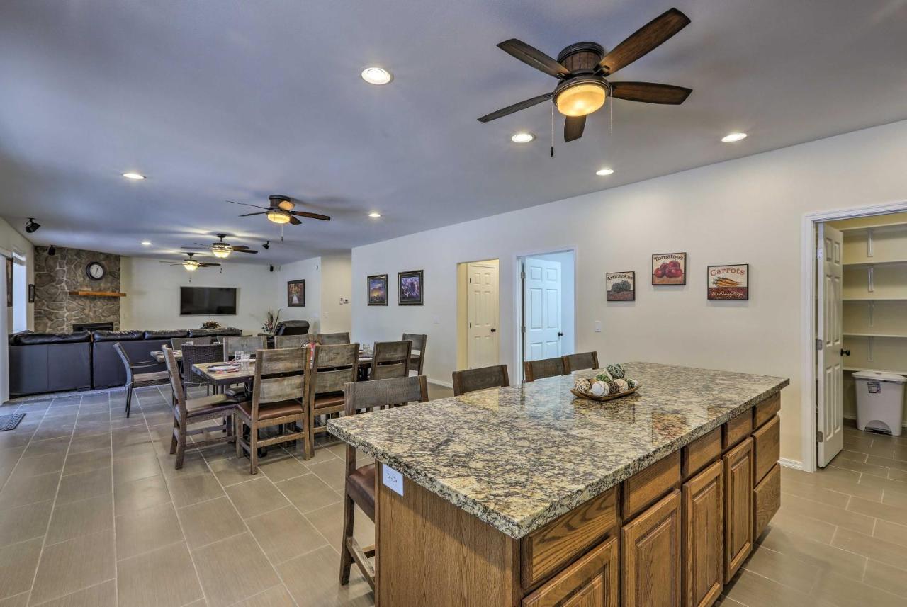 Spacious Pinetop-Lakeside Home With Hot Tub And Grill! Exterior photo